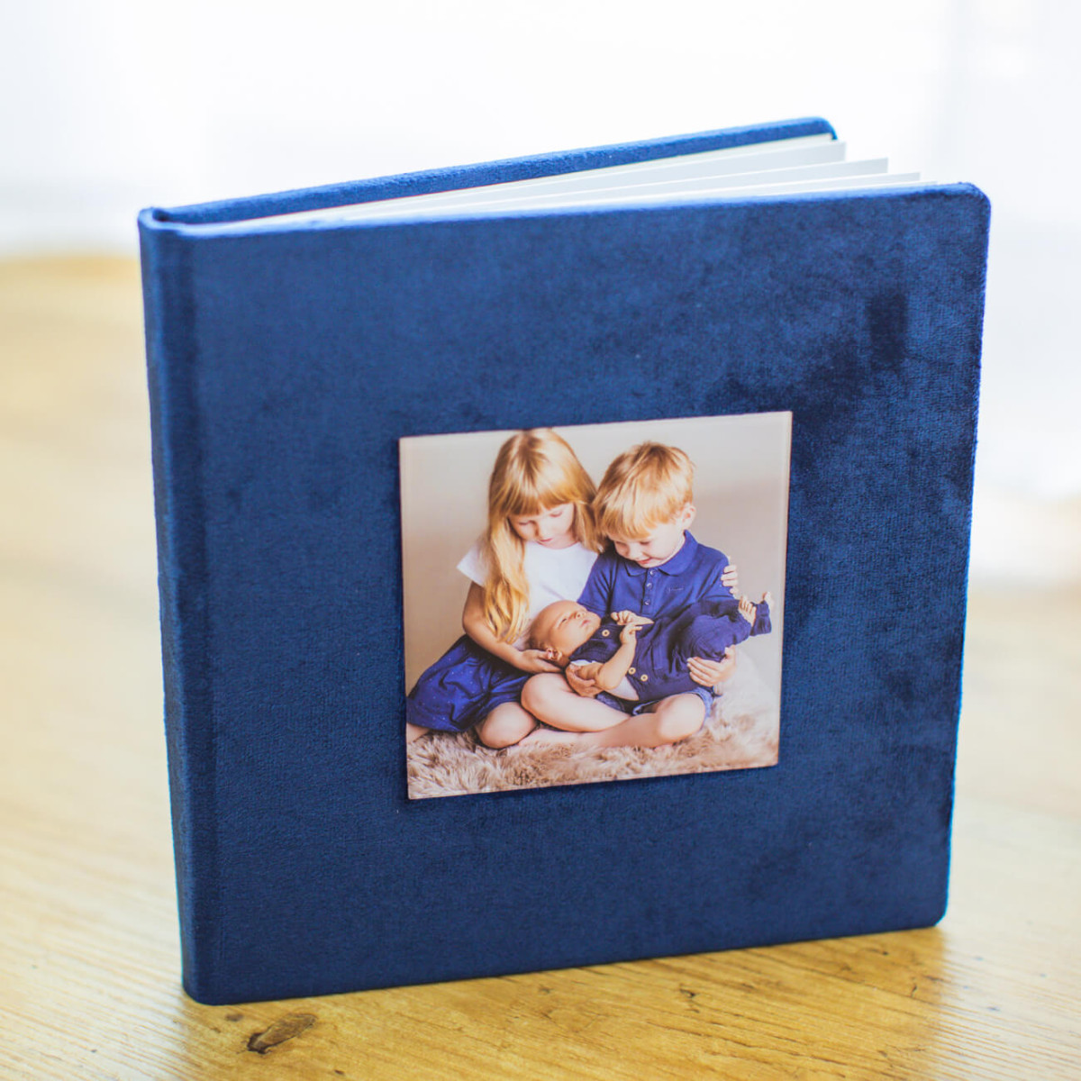 blaues Fotoalbum mit Samteinband, Fotostudio Pockau
