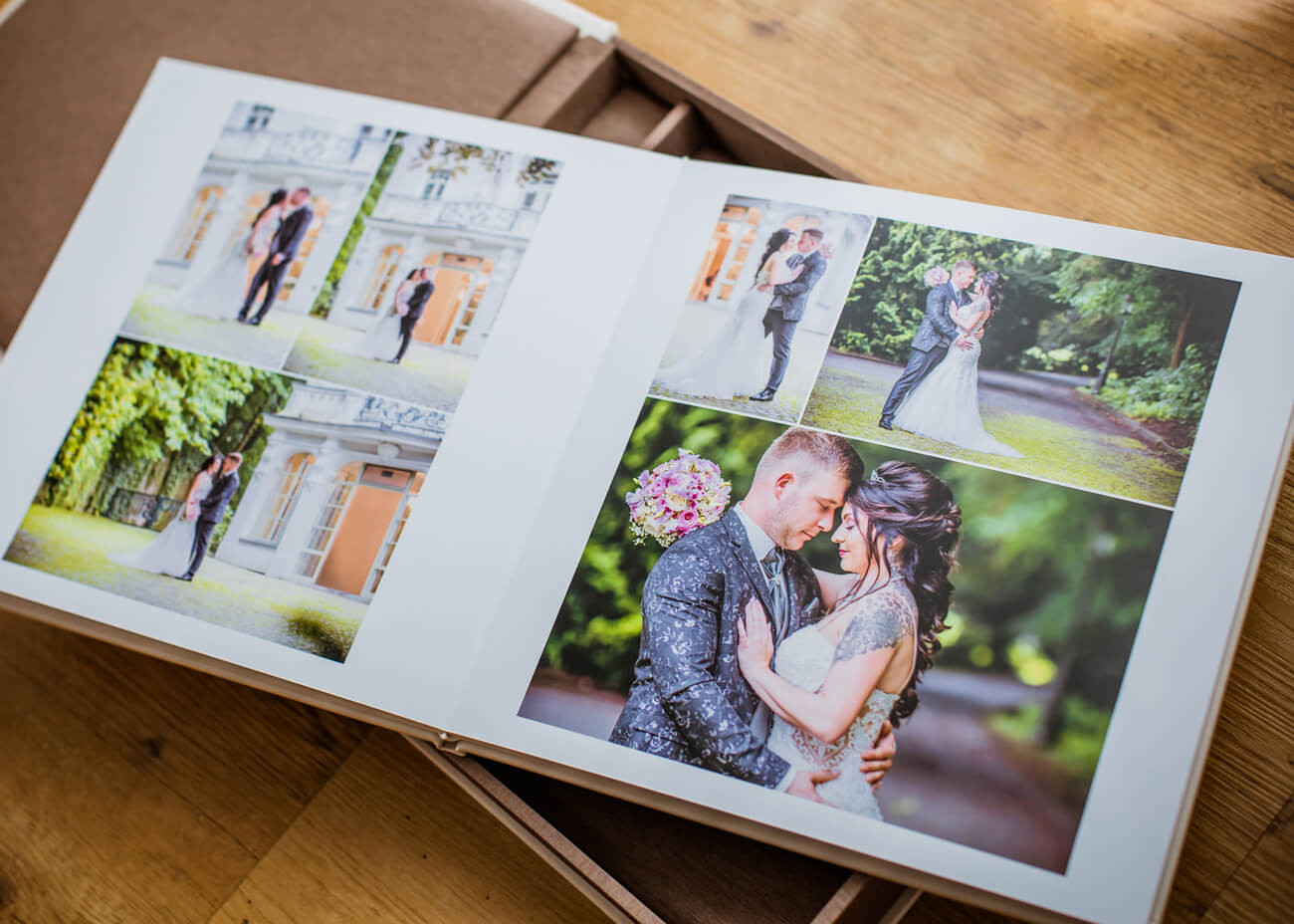 aufgeschlagenes Hochzeitsfotobuch